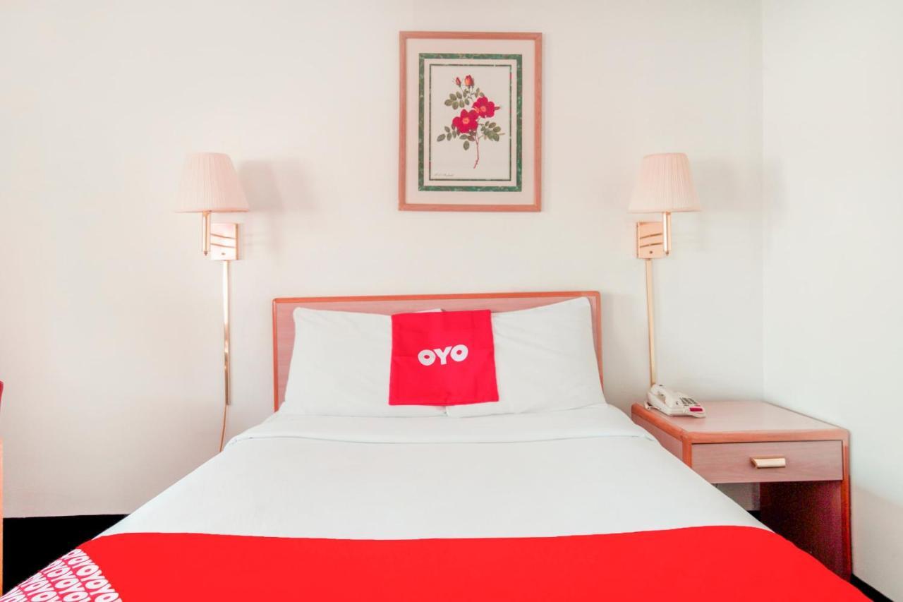 Oyo Hotel Durham West Hills Екстериор снимка